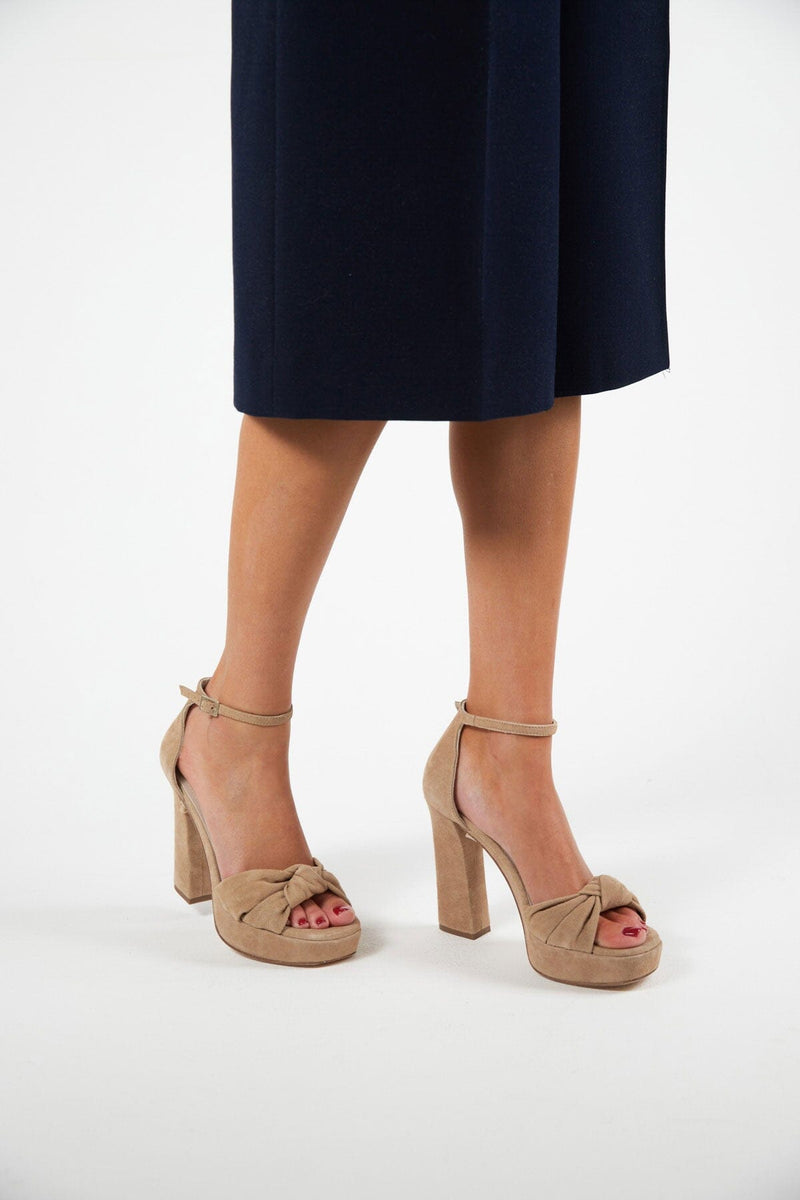 Arlena knot ante camel