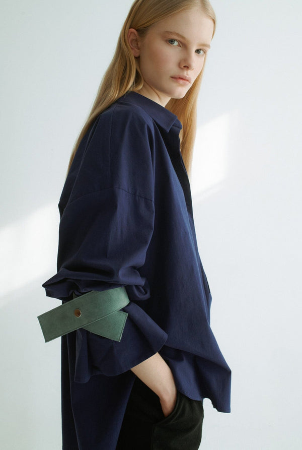 Camisa oversize azul con ante azul