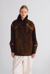 Chaqueta de pelo y detalles de cuero
